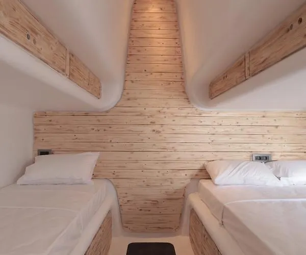 Хостел Mycocoon Mykonos Town