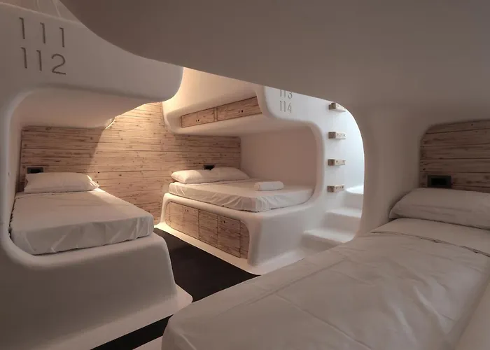 Mycocoon Хостел *